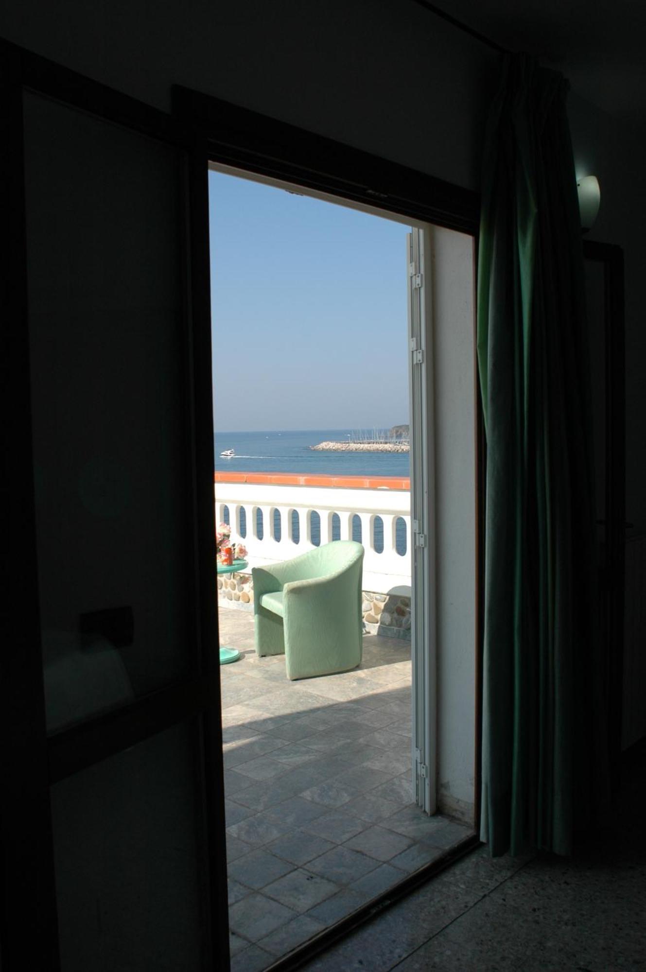 Hotel Esperia Пьомбино Экстерьер фото